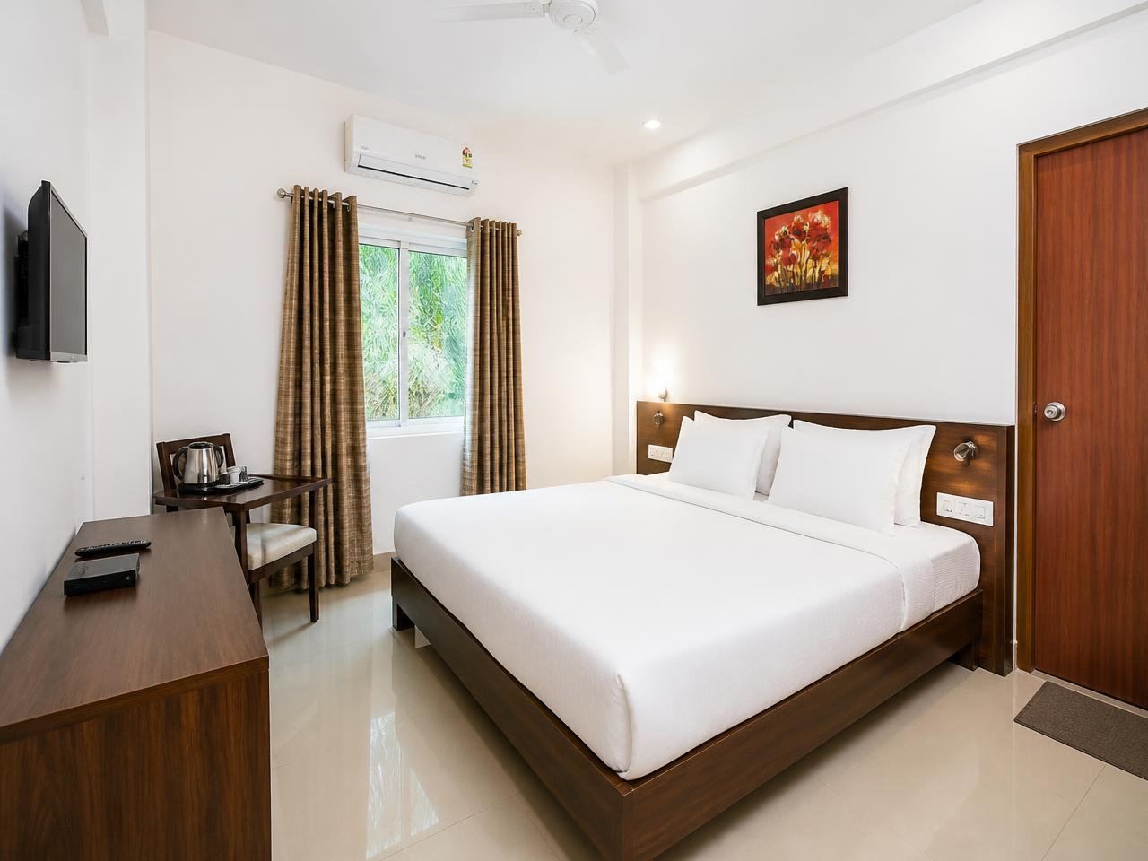 Standard guest room
